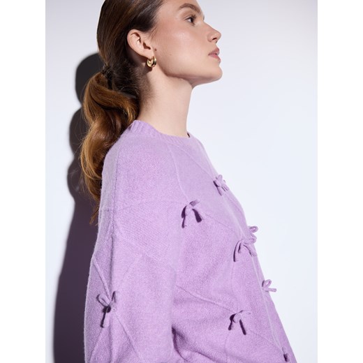 Mohito - Fioletowy sweter z kokardkami - lawendowy ze sklepu Mohito w kategorii Swetry damskie - zdjęcie 187930914