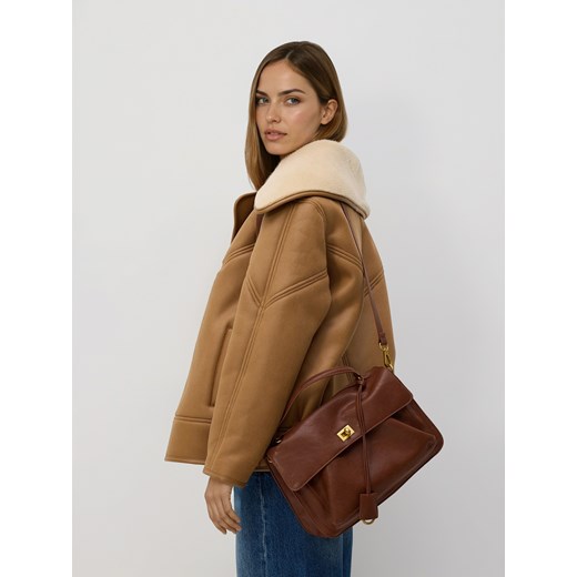Reserved - Torebka na ramię z zawieszką - brązowy ze sklepu Reserved w kategorii Listonoszki - zdjęcie 187932644