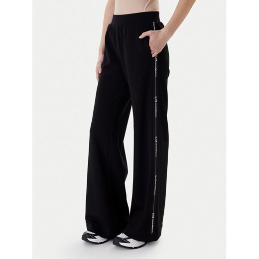 EA7 Emporio Armani Spodnie dresowe 7W000961 AF12501 UC001 Czarny Flared Fit ze sklepu MODIVO w kategorii Spodnie damskie - zdjęcie 187934082