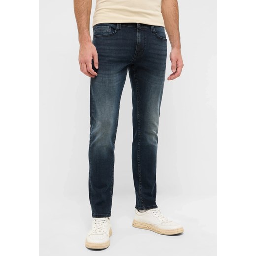 Męskie Spodnie jeansowe Mustang Style Oregon Slim Denim Blue 1016428 5000 783 ze sklepu YouNeedit.pl w kategorii Jeansy męskie - zdjęcie 187936882