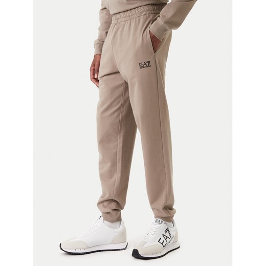 EA7 Emporio Armani Spodnie dresowe 8NPP66 PJVRZ U6167 Beżowy Regular Fit ze sklepu MODIVO w kategorii Spodnie męskie - zdjęcie 187938180