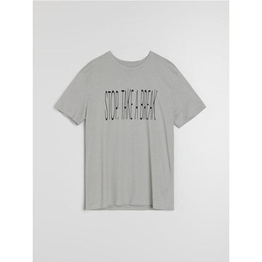 Sinsay - Bawełniana koszulka z napisem - szary ze sklepu Sinsay w kategorii T-shirty męskie - zdjęcie 187943112