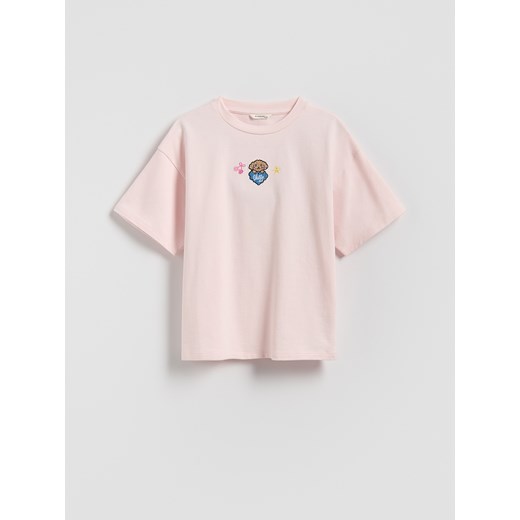 Reserved - Bawełniany t-shirt z aplikacją Boffie & Poko - pastelowy róż ze sklepu Reserved w kategorii Bluzki dziewczęce - zdjęcie 187950234