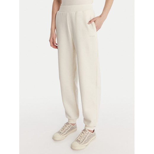 Guess Spodnie dresowe V6RB15 K9V31 Écru Regular Fit ze sklepu MODIVO w kategorii Spodnie damskie - zdjęcie 187962634