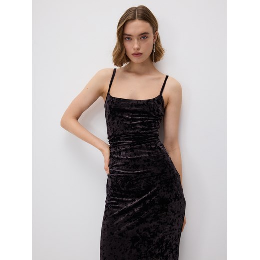 Reserved - Welurowa sukienka midi - ciemnobrązowy ze sklepu Reserved w kategorii Sukienki - zdjęcie 187967634