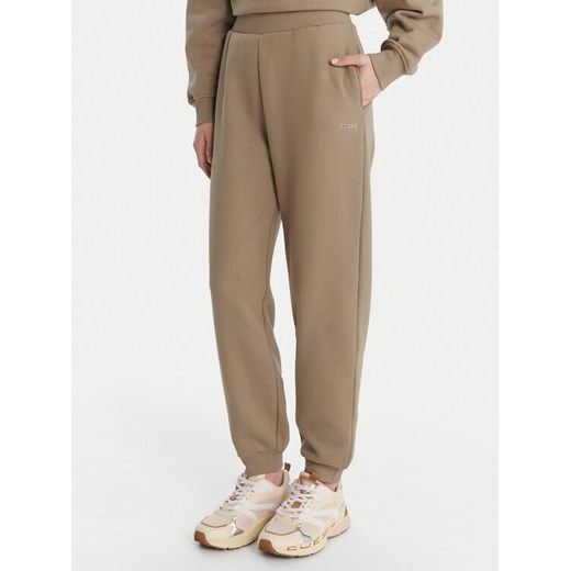 Guess Spodnie dresowe V6RB15 K9V31 Beżowy Regular Fit ze sklepu MODIVO w kategorii Spodnie damskie - zdjęcie 187971240