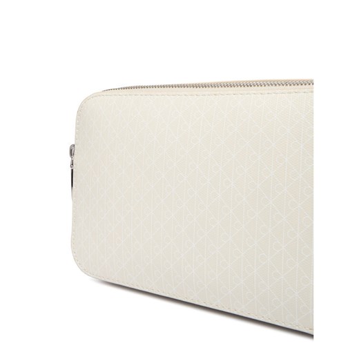 Torebka Calvin Klein Emblem Aop Elongated Camera Bag LV04F3268G Écru ze sklepu eobuwie.pl w kategorii Listonoszki - zdjęcie 187988720
