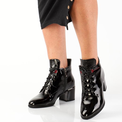 Czarne lakierowane botki damskie zimowe na obcasie DiA N93 ze sklepu suzana.pl w kategorii Botki - zdjęcie 187990260