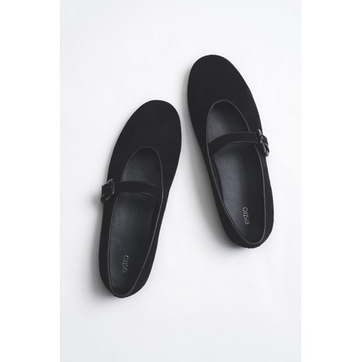 Estro: Czarne baleriny damskie ze sprzączką z miękkiego weluru naturalnego ze sklepu Estro w kategorii Balerinki - zdjęcie 187994441