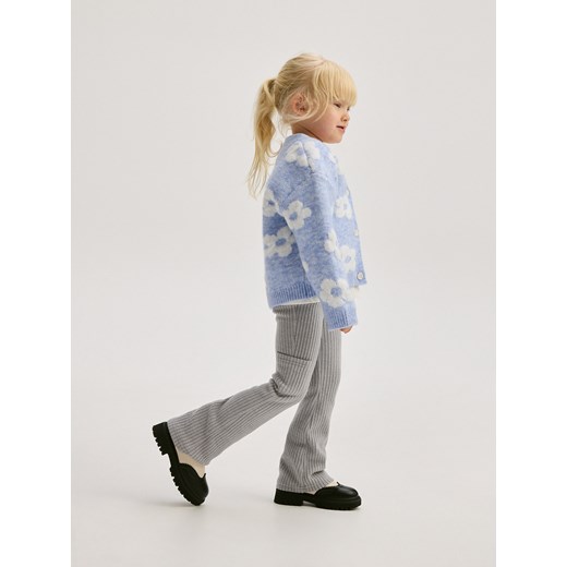 Reserved - Spodnie flare z kieszeniami cargo - jasnoszary ze sklepu Reserved w kategorii Spodnie dziewczęce - zdjęcie 188000772