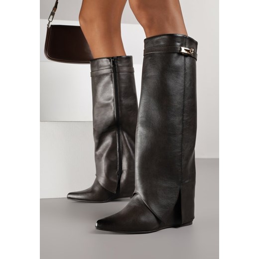 Brązowe Kozaki na Koturnie z Wywiniętą Cholewką z Klamerką Arirass ze sklepu born2be.pl w kategorii Kozaki damskie - zdjęcie 188021900