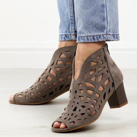 C. Brązowe sandały damskie na obcasie z zakrytą piętą M.Daszyński 1954 ze sklepu suzana.pl w kategorii Botki - zdjęcie 188035402