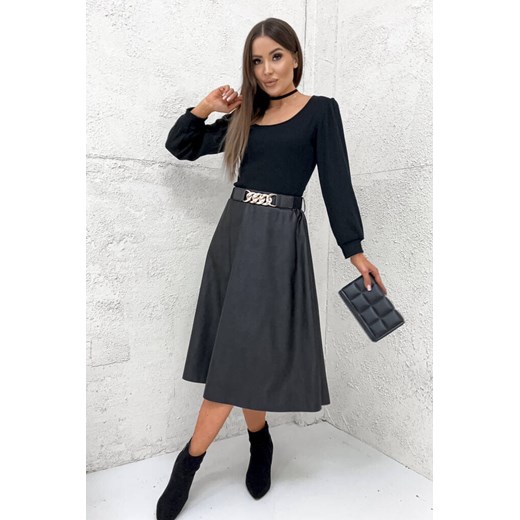 ROZKLOSZOWANA SPÓDNICA Z IMITYACJI SKÓRY + PASEK- CZARNA ze sklepu olika.com.pl w kategorii Spódnice - zdjęcie 188042340