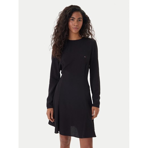 Tommy Jeans Sukienka codzienna DW0DW21916 Czarny Regular Fit ze sklepu MODIVO w kategorii Sukienki - zdjęcie 188058160