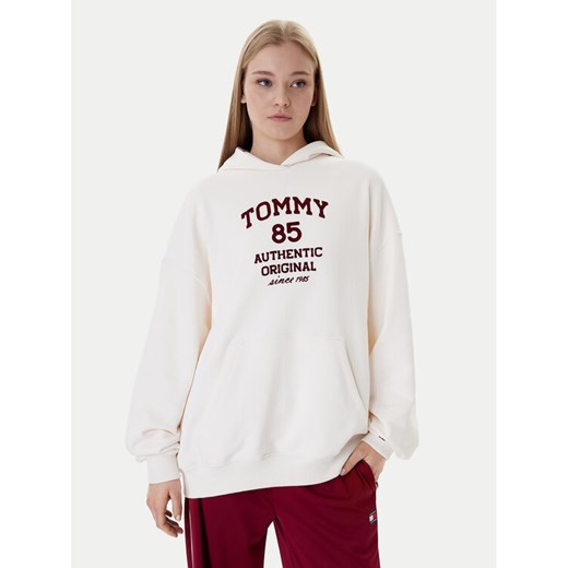 Tommy Jeans Bluza DW0DW22603 Écru Relaxed Fit ze sklepu MODIVO w kategorii Bluzy damskie - zdjęcie 188058211