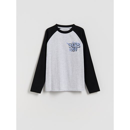 Reserved - Bawełniany longsleeve z nadrukiem - jasnoszary ze sklepu Reserved w kategorii T-shirty chłopięce - zdjęcie 188066610