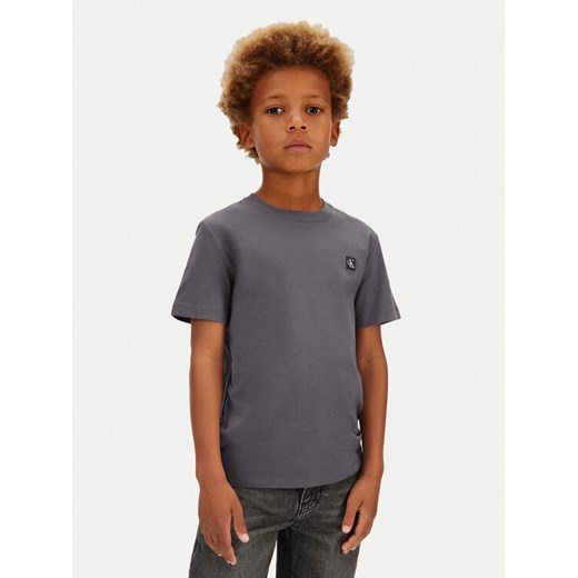 Calvin Klein Jeans T-Shirt IU0IU00543 Szary Regular Fit ze sklepu MODIVO w kategorii T-shirty chłopięce - zdjęcie 188074723