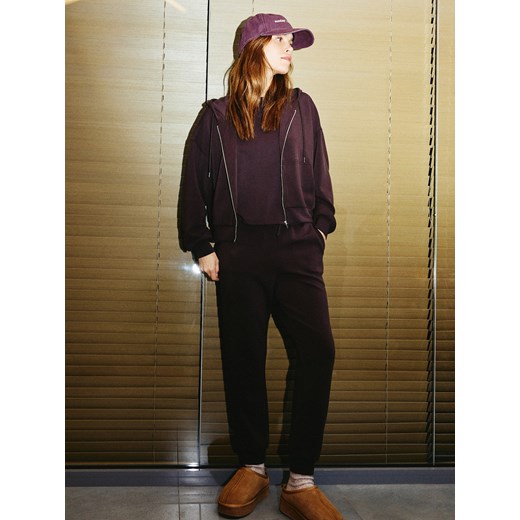 Reserved - Dresowe joggery - ciemnofioletowy ze sklepu Reserved w kategorii Spodnie damskie - zdjęcie 188096453