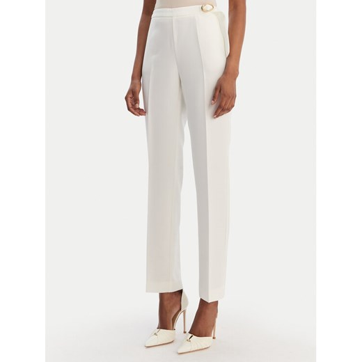 Marciano Guess Spodnie materiałowe 6RGB02 7357A Écru Regular Fit ze sklepu MODIVO w kategorii Spodnie damskie - zdjęcie 188096862