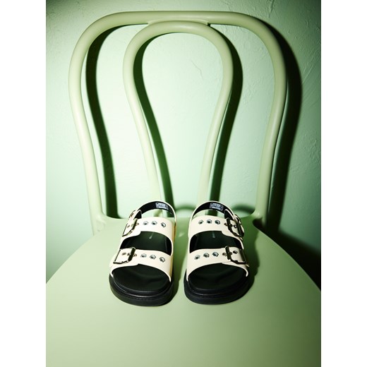 Reserved - Sandały z imitacji skóry - złamana biel ze sklepu Reserved w kategorii Sandały dziecięce - zdjęcie 188101761