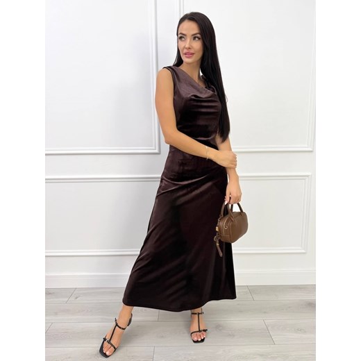 Czekoladowa Welurowa Sukienka Maxi z Lejącym Dekoltem ze sklepu ModnaKiecka.pl w kategorii Sukienki - zdjęcie 188151822