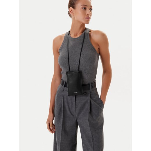 Torebka na telefon Calvin Klein Foil Emboss Phone Crossbody LV04D1037G Czarny ze sklepu eobuwie.pl w kategorii Etui - zdjęcie 188249093