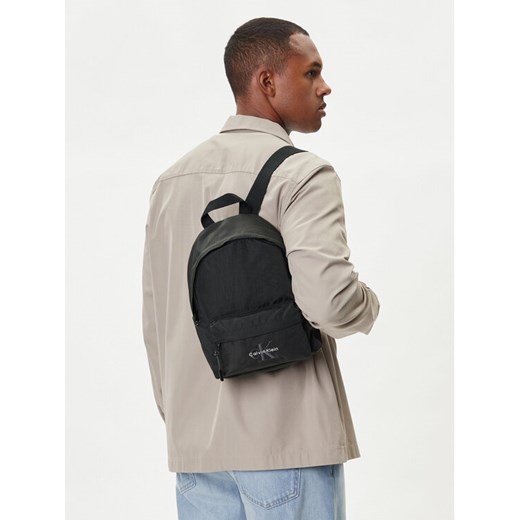 Plecak Calvin Klein Bold Small Round Backpack LV04D3257G Czarny ze sklepu eobuwie.pl w kategorii Plecaki - zdjęcie 188249160