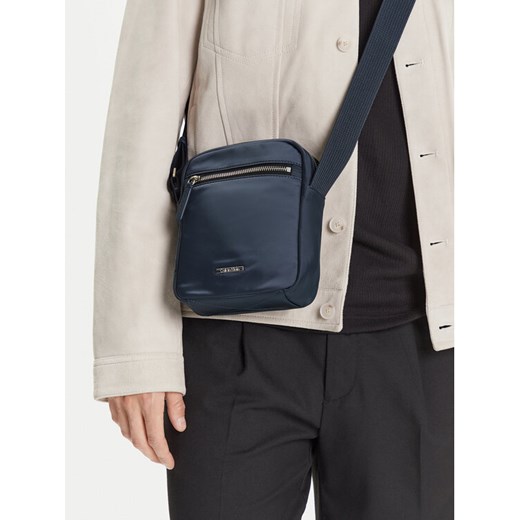 Calvin Klein Saszetka Sleek Nylon Reporter LV04D3176G Granatowy ze sklepu MODIVO w kategorii Torby męskie - zdjęcie 188255393