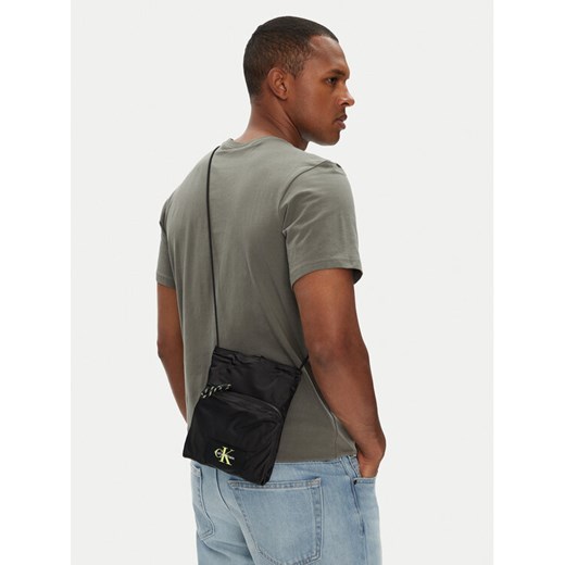 Calvin Klein Saszetka Tech Utility Small Cb LV04G1079G Czarny ze sklepu MODIVO w kategorii Torby męskie - zdjęcie 188255650