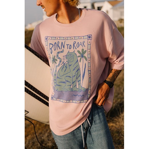 Born To Roar Box Tee - Pink Kush ze sklepu Surf Inc w kategorii T-shirty męskie - zdjęcie 188335320