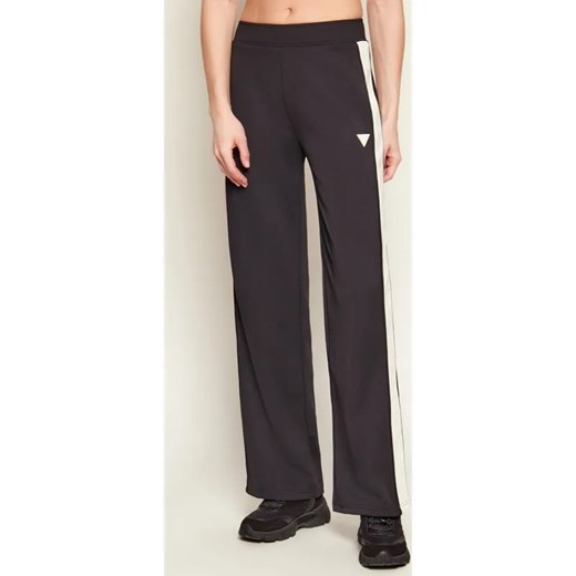 GUESS ACTIVE Spodnie dresowe MARLENE | Relaxed fit ze sklepu Gomez Fashion Store w kategorii Spodnie damskie - zdjęcie 188359484