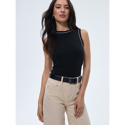 Mohito - Czarny top basic - czarny ze sklepu Mohito w kategorii Bluzki damskie - zdjęcie 188374602