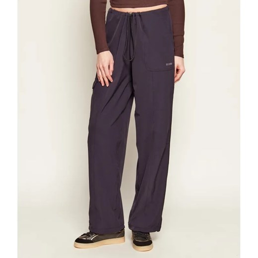 GUESS ACTIVE Spodnie cargo NAT | Loose fit ze sklepu Gomez Fashion Store w kategorii Spodnie damskie - zdjęcie 188386934