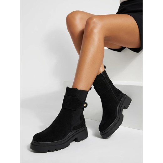 Royalfashion Czarne damskie botki z ozdobnym paskiem Doasa ze sklepu royalfashion.pl w kategorii Botki - zdjęcie 188401723