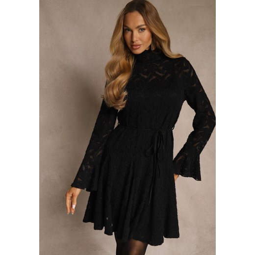 Czarna Sukienka ze Stójką z Koronki Zdobiona Wiązaniem w Talii i Falbanami Elarassa ze sklepu renee.pl w kategorii Sukienki - zdjęcie 188413930