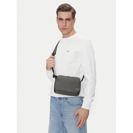 Calvin Klein Jeans Saszetka Cargo Camera Bag LV04G3081G Khaki ze sklepu MODIVO w kategorii Torby męskie - zdjęcie 188514072