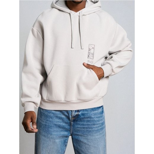 Sinsay - Bluza z kapturem Comfort Fit z haftem - kremowy ze sklepu Sinsay w kategorii Bluzy męskie - zdjęcie 188542722