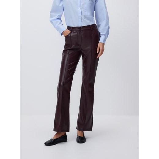 Reserved - Spodnie z imitacji skóry - bordowy ze sklepu Reserved w kategorii Spodnie damskie - zdjęcie 188840963