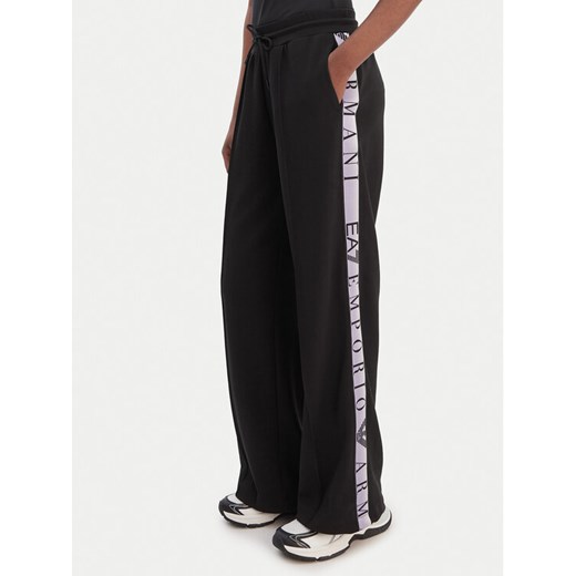EA7 Emporio Armani Spodnie dresowe 7W001155 AF12501 UC001 Czarny Relaxed Fit ze sklepu MODIVO w kategorii Spodnie damskie - zdjęcie 188868993