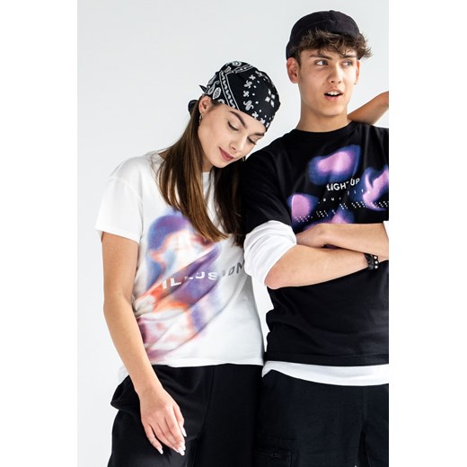 Biały t-shirt COMFORT z kolorową grafiką z przodu, Rozmiar - 140, Kolor - Biały ze sklepu REPORTER w kategorii Bluzki dziewczęce - zdjęcie 189106804