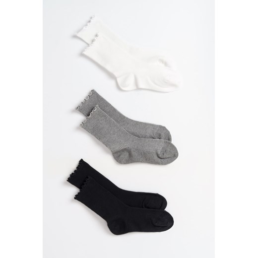 Skarpety z ozdobną falbanką 3-PAK, Rozmiar -  31, Kolor - Multikolor ze sklepu REPORTER w kategorii Skarpetki dziecięce - zdjęcie 189107311