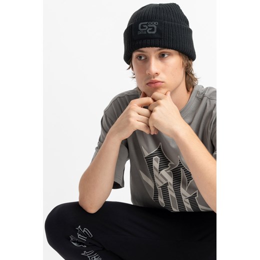 Czarna czapka z naszywką z przodu, Rozmiar -  r2, Kolor - Czarny ze sklepu REPORTER w kategorii Czapki dziecięce - zdjęcie 189107371