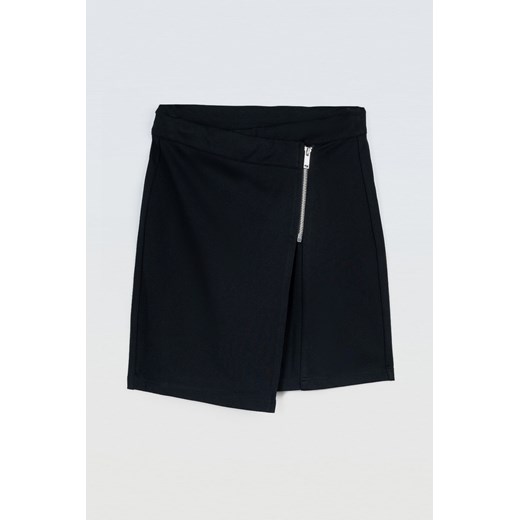 Czarna spódnica MINI z ozdobnym zapięciem z przodu, Rozmiar - 140, Kolor - Czarny ze sklepu REPORTER w kategorii Spódnice dziewczęce - zdjęcie 189107974