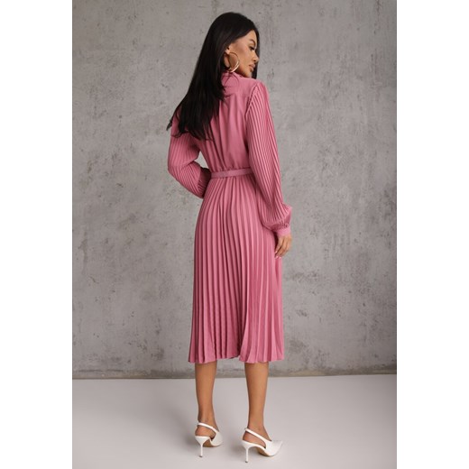 Fuksjowa Koszulowa Sukienka z Plisowanymi Zdobieniami i Paskiem z Klamrą Renee M renee.pl