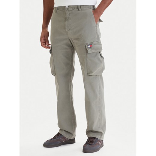 Tommy Jeans Spodnie cargo Otis DM0DM22403 Zielony Regular Fit ze sklepu MODIVO w kategorii Spodnie męskie - zdjęcie 189131623
