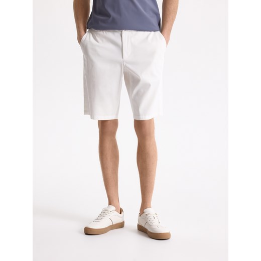 Reserved - Szorty regular z lyocellem - biały ze sklepu Reserved w kategorii Spodnie męskie - zdjęcie 189221221