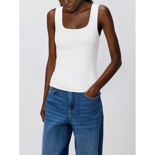 Reserved - Gładki top - biały ze sklepu Reserved w kategorii Bluzki damskie - zdjęcie 189270400