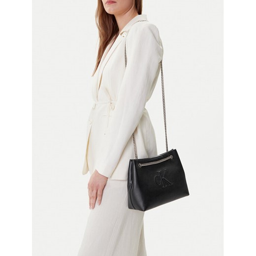 Calvin Klein Jeans Torebka Sculpted Chain Shoulder Bag LV04K3163G Czarny ze sklepu MODIVO w kategorii Torebki damskie - zdjęcie 189303062