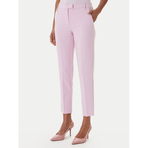 Fracomina Spodnie materiałowe FR26SV4002W42901 Różowy Slim Fit ze sklepu MODIVO w kategorii Spodnie damskie - zdjęcie 189322702