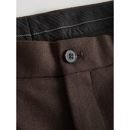 Reserved - Garniturowe spodnie carrot - ciemnobrązowy Reserved 56 Reserved